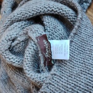 WOOL ITALIAN GRAY PONCHO EUC